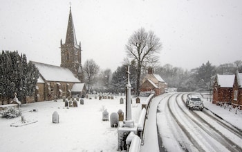 How to drive safely in snow and ice winter weather slippery road conditions 2022 uk